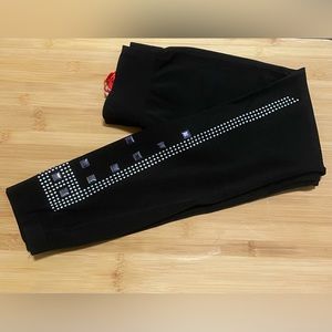 ZRUCCI  Stretchy and Soft Capri Leggings